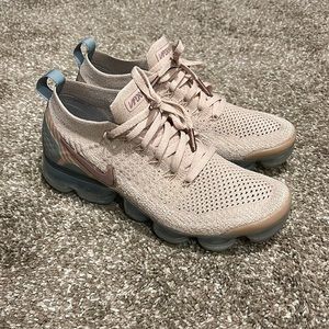 Womens Nike Vapor Max, size 7.5 light pink, slightly worn